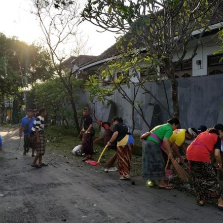 Pelaksanaan Gerakan Semesta Berencana Bali Resik Sampah Plastik