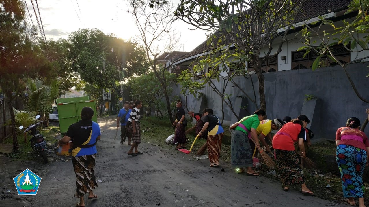 Pelaksanaan Gerakan Semesta Berencana Bali Resik Sampah Plastik